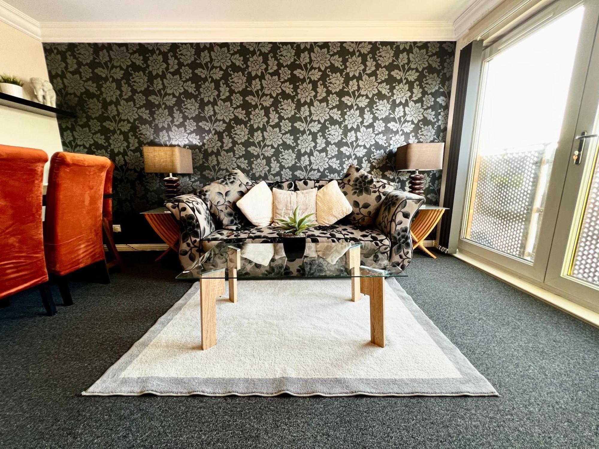 Stylish Modern Flat With Juliet Balcony & Parking Apartment Глазгоу Екстериор снимка