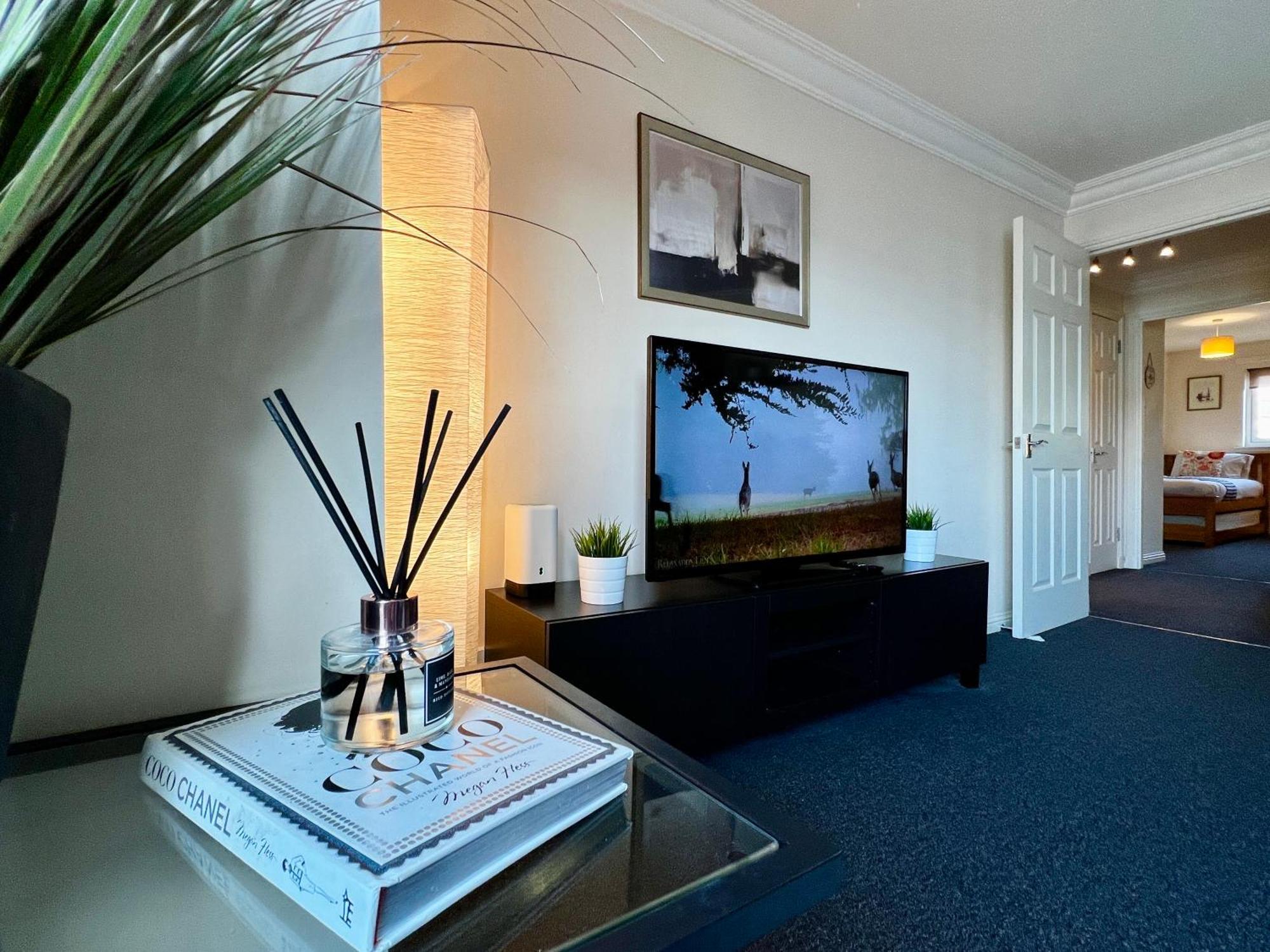 Stylish Modern Flat With Juliet Balcony & Parking Apartment Глазгоу Екстериор снимка