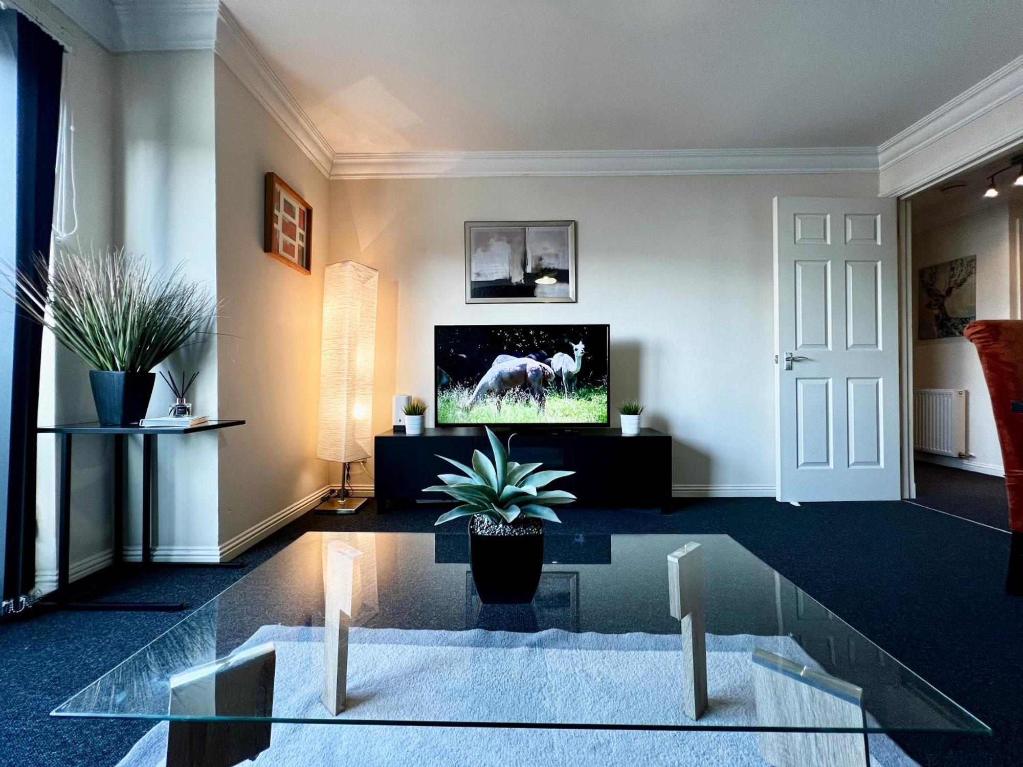 Stylish Modern Flat With Juliet Balcony & Parking Apartment Глазгоу Екстериор снимка