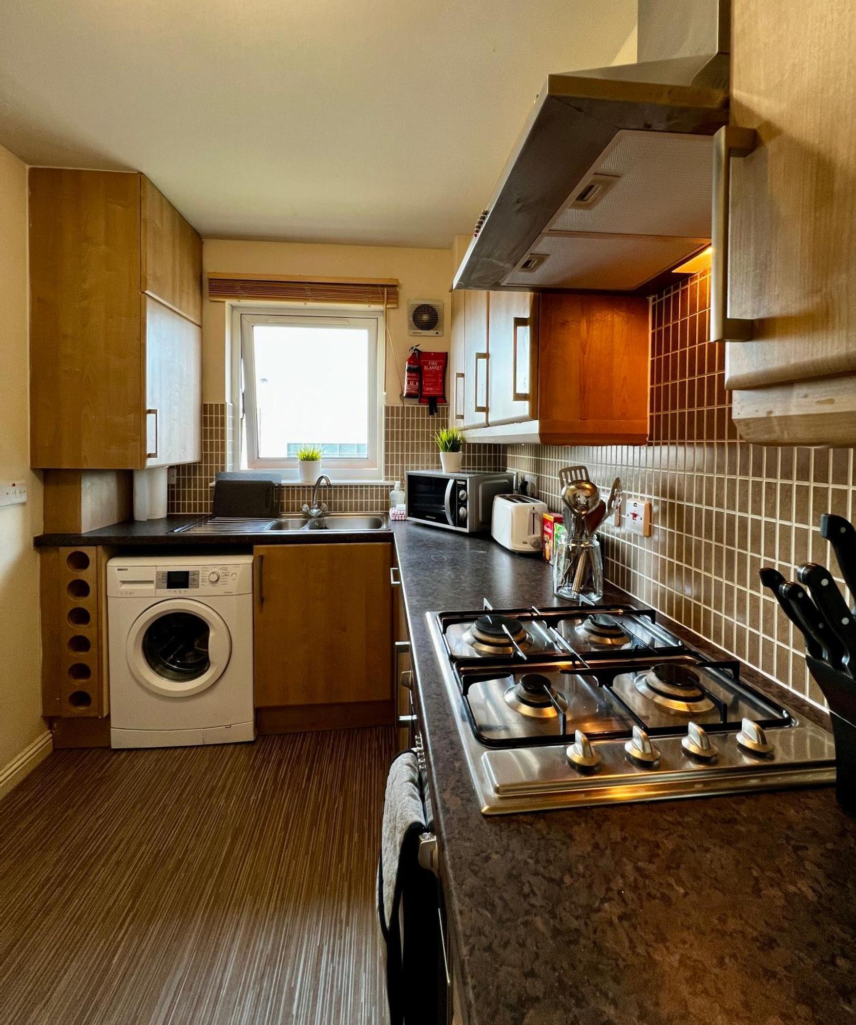 Stylish Modern Flat With Juliet Balcony & Parking Apartment Глазгоу Екстериор снимка
