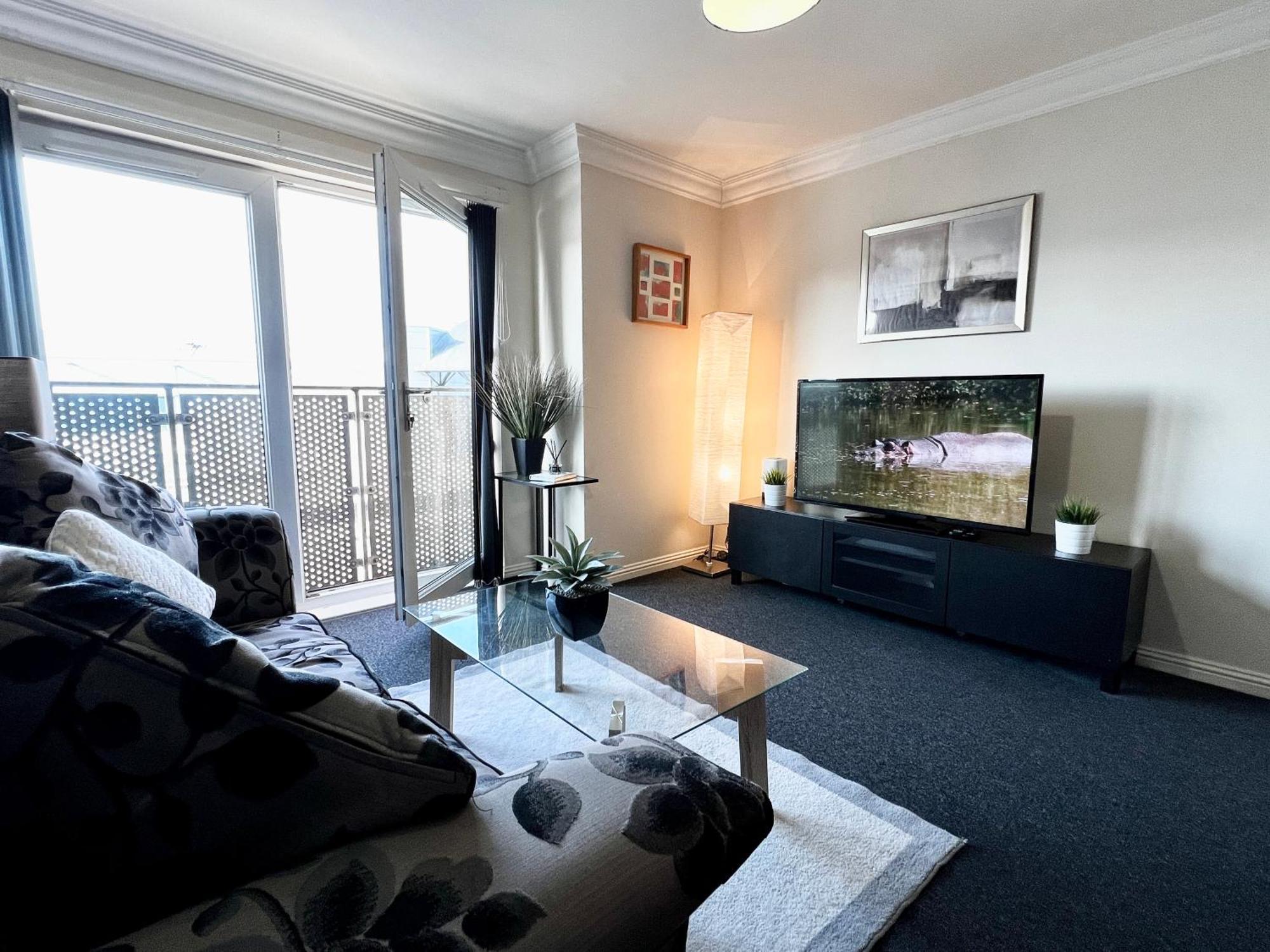 Stylish Modern Flat With Juliet Balcony & Parking Apartment Глазгоу Екстериор снимка